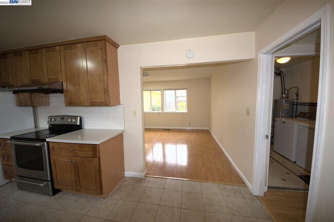 Building Photo - 1345 Kingfisher Way