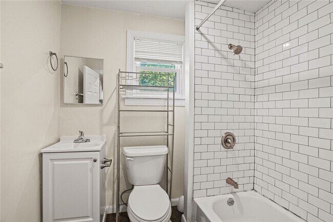 Building Photo - 407 S Aurora St