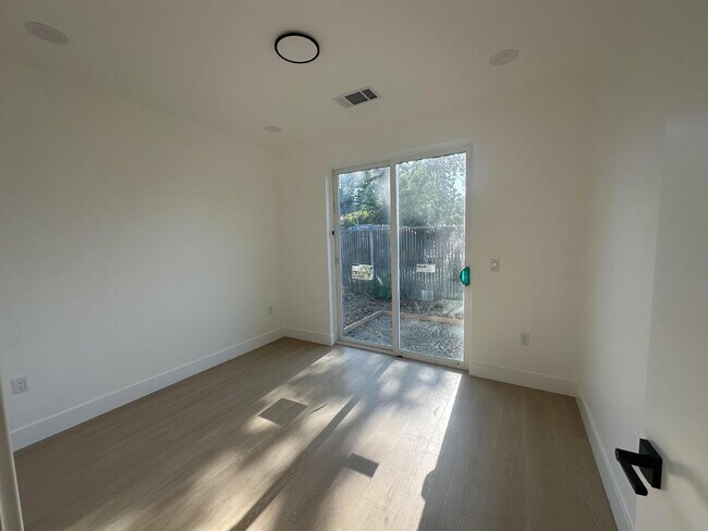 Building Photo - Brand New Construction 1 Bed | 1 Bath - Es...
