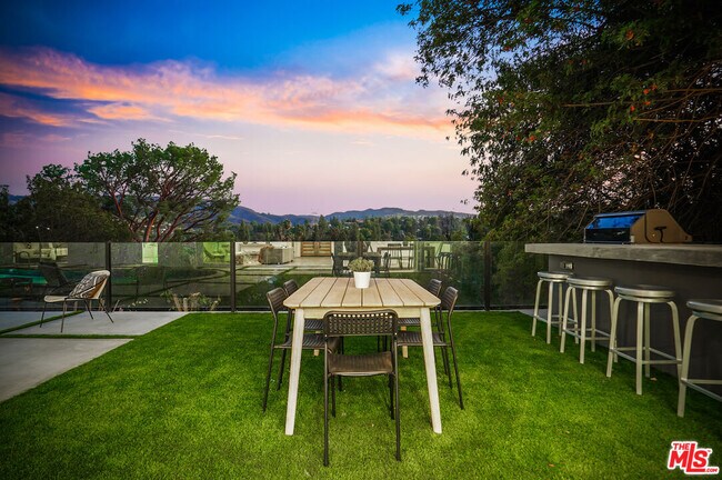 Building Photo - 4670 Brewster Dr