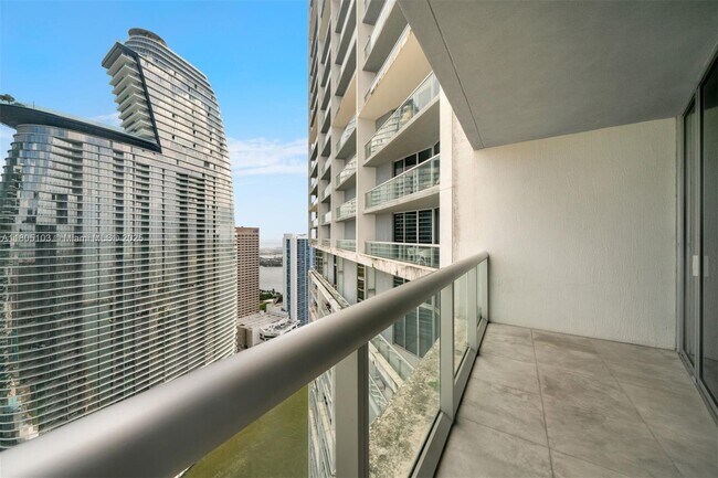 Building Photo - 475 Brickell Ave