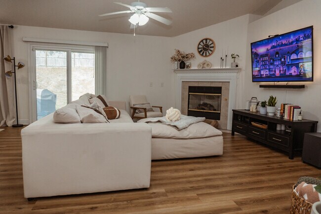 Building Photo - 641 Territory Ln