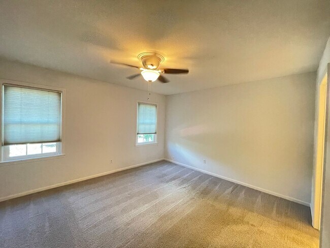 Building Photo - Williamsburg Townhome Available for Rent