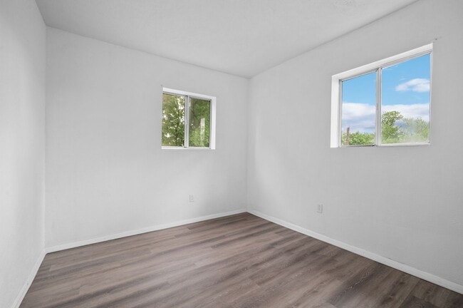 Building Photo - 5 bed 2 bath - Great Brookline location.  ...