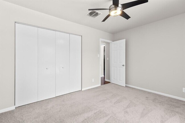 Building Photo - 501 Arbor Ln