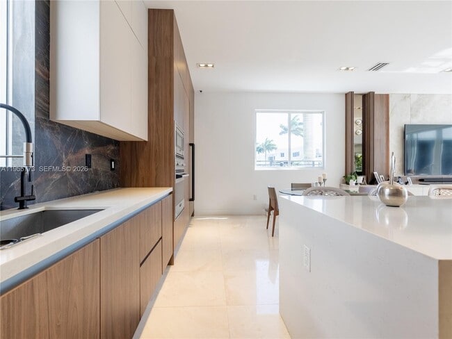 Building Photo - 7451 NW 103rd Ct