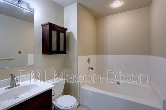 Building Photo - 8847 Goose Landing Cir