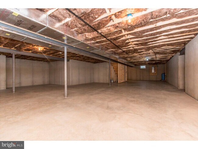 Building Photo - 233 W Woodview Rd