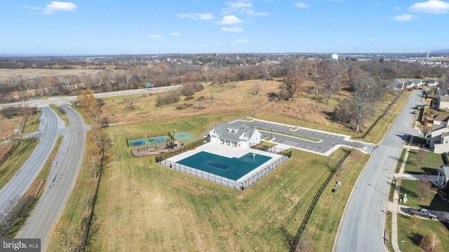 Building Photo - 569 Seeback Dr