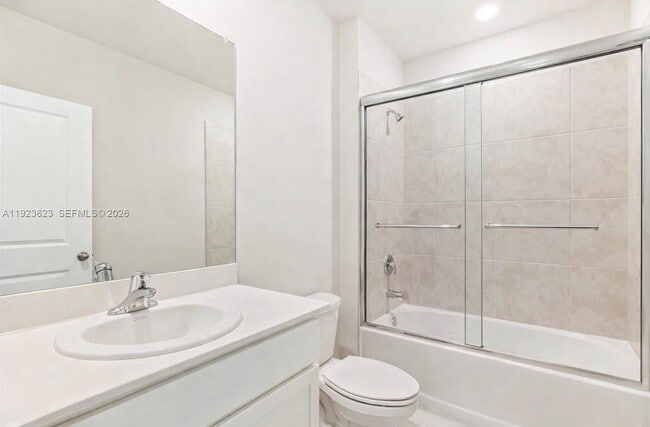 Building Photo - 3021 N Lakewood Rd