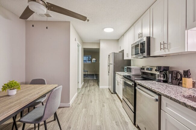 Building Photo - 2705 Kenridge Pkwy