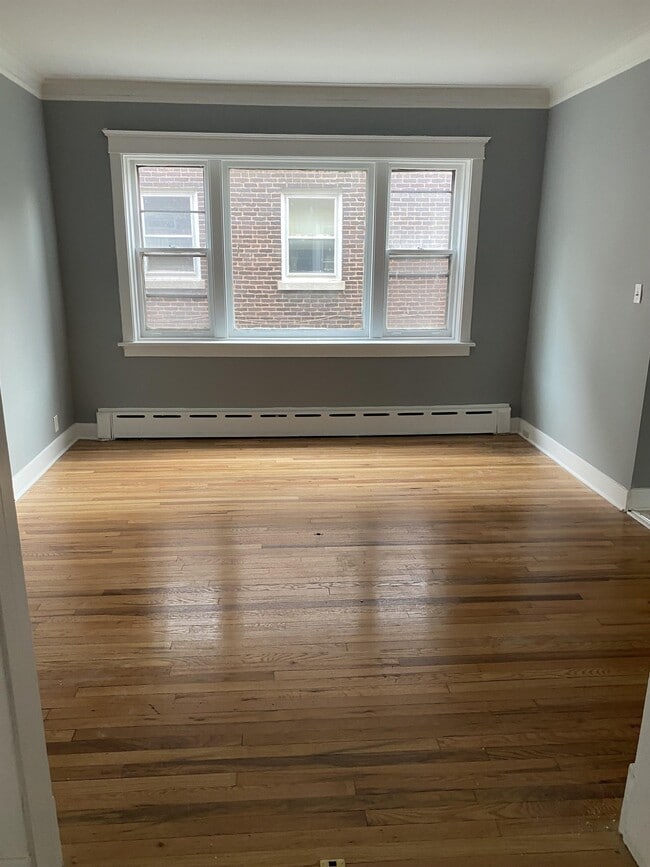 Building Photo - 7324 S Oglesby Ave