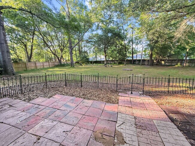 Building Photo - Now $2,395 – Spacious, Established Home with Room to Breathe