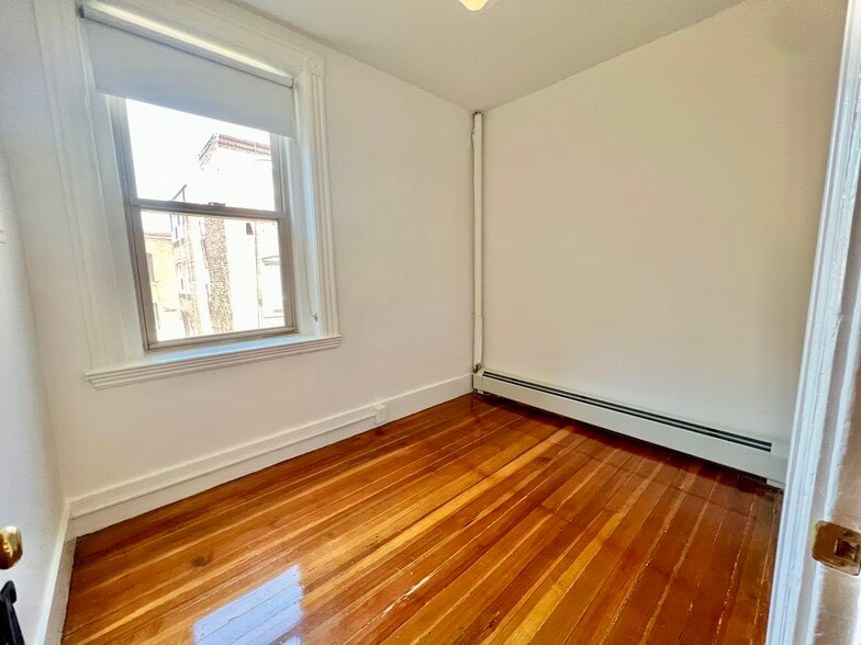 Building Photo - 9 Thacher Ct