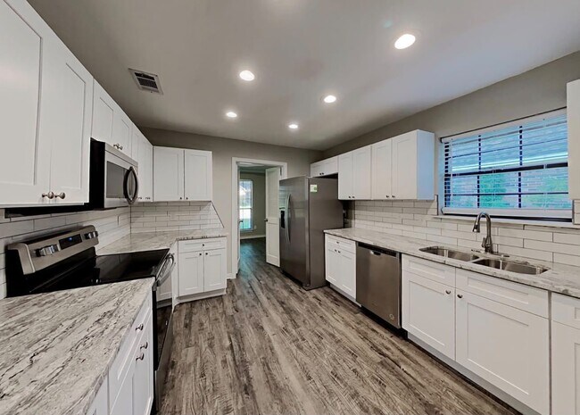 Building Photo - 614 Arbor Creek Dr