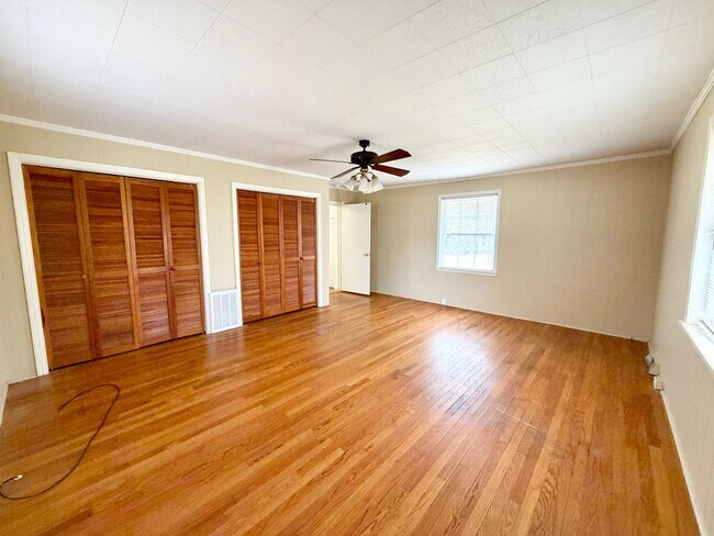 Building Photo - Lexington- Downtown Lexington - Call Lexington office for tours 803-359-0793