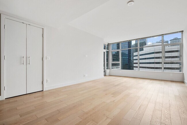 Building Photo - Stellar Denny Triangle Luxury Condo