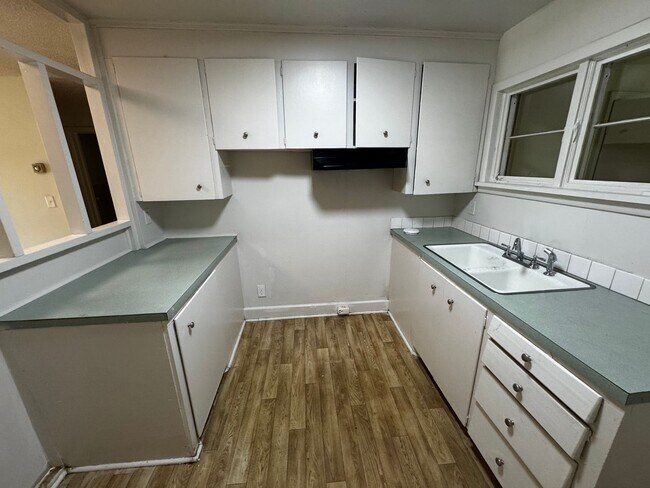 Building Photo - 2/1 Duplex with office space in Shelby, NC