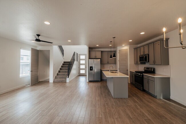 Building Photo - Stunning 4 Bedroom Home in Lehi with Great Amenities!