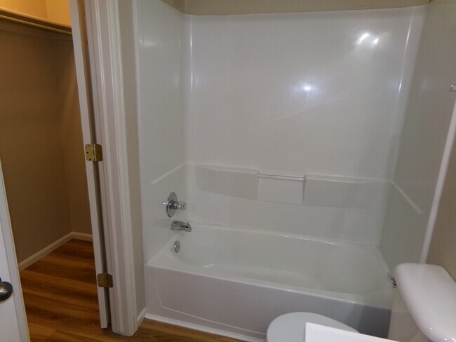 Building Photo - 844 Apex Dr