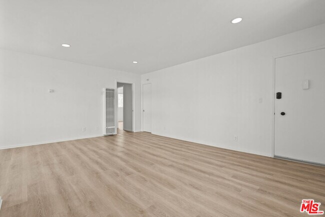 Building Photo - 628 Huntley Dr