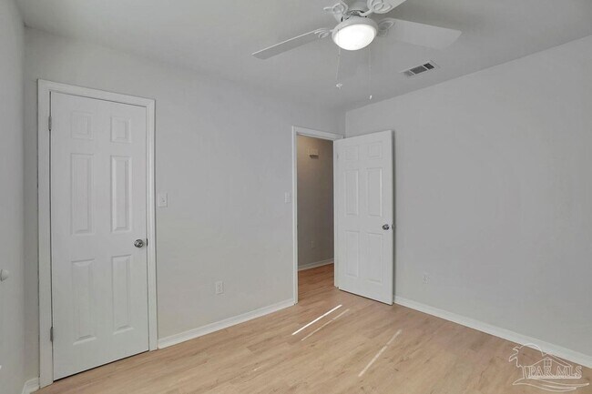 Building Photo - 10601 Silver Creek Dr