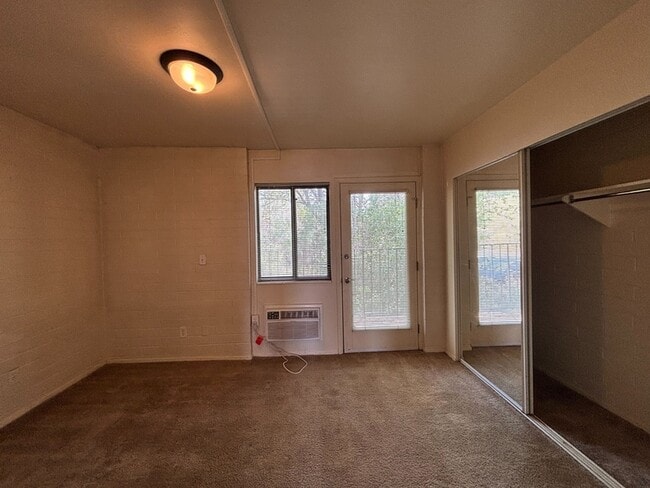 Building Photo - 599 Darwin St