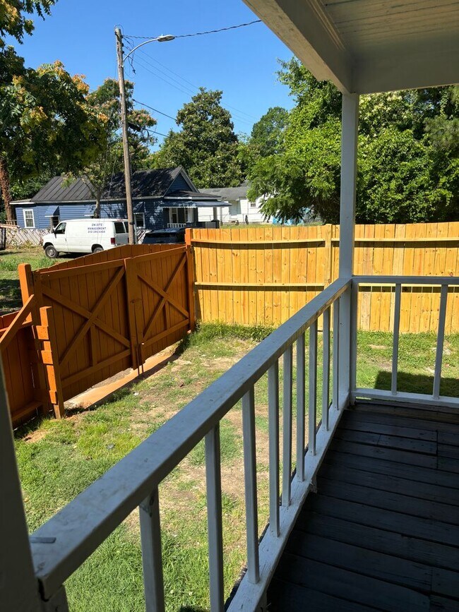 Building Photo - 916 Macon St