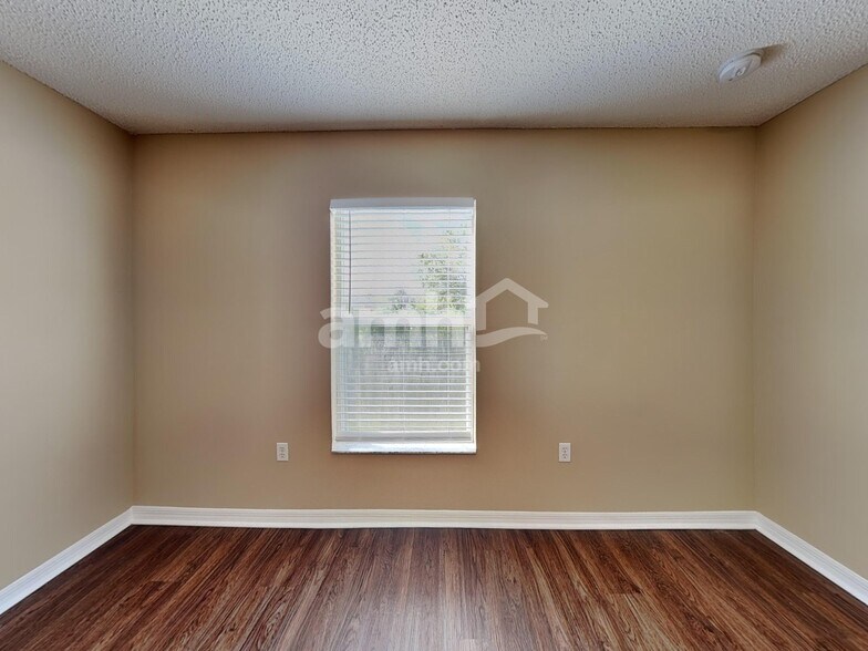 Building Photo - 16452 Corner Lake Dr