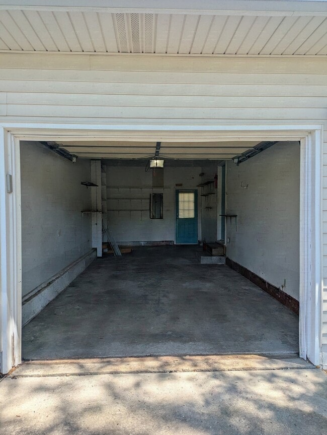 Building Photo - 167 SE 421st Rd