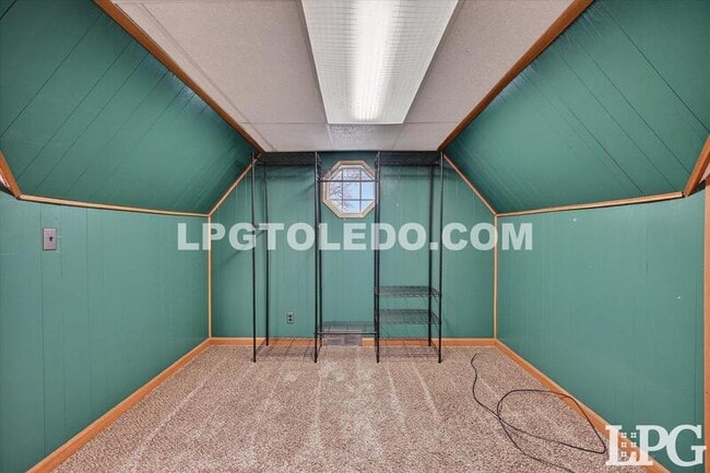 Building Photo - 667 Caswell Ave