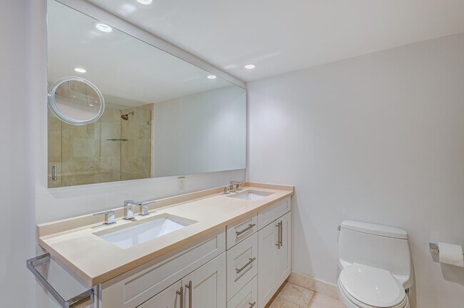 Building Photo - 5510 N Ocean Dr