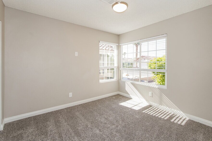 Building Photo - 644 Paulson Dr