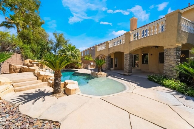 Building Photo - Beautiful Three Story, Five Bedroom Home w...