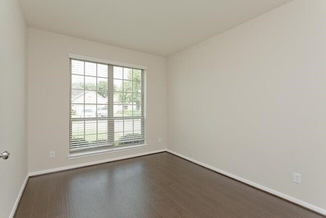 Building Photo - 3327 Summerwood Ln