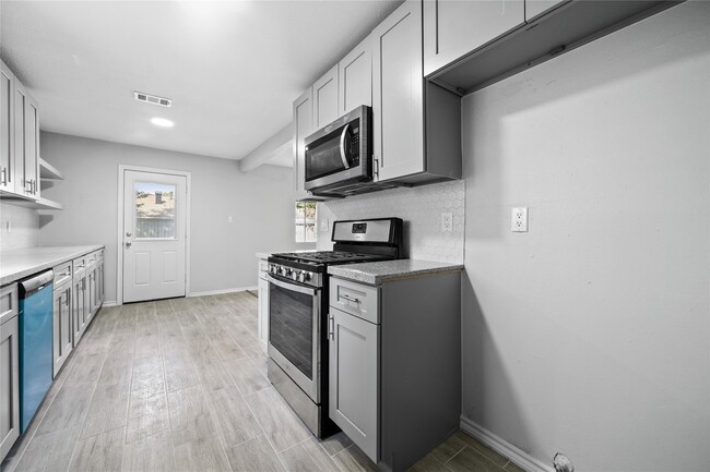 Building Photo - 20109 Misty Pines Dr