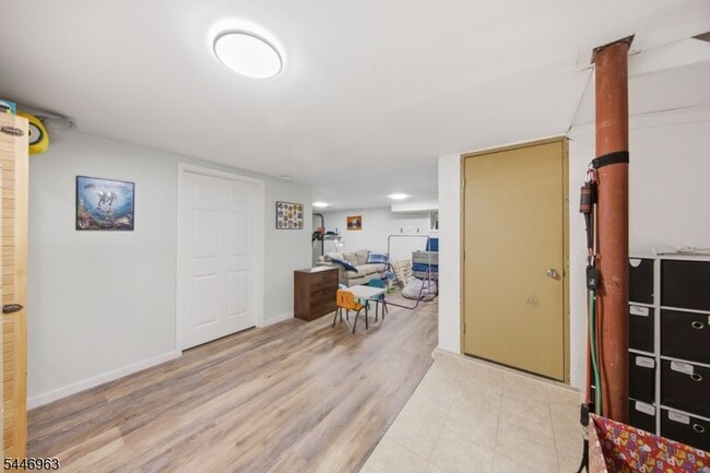 Building Photo - 2057 Lakeside Dr W