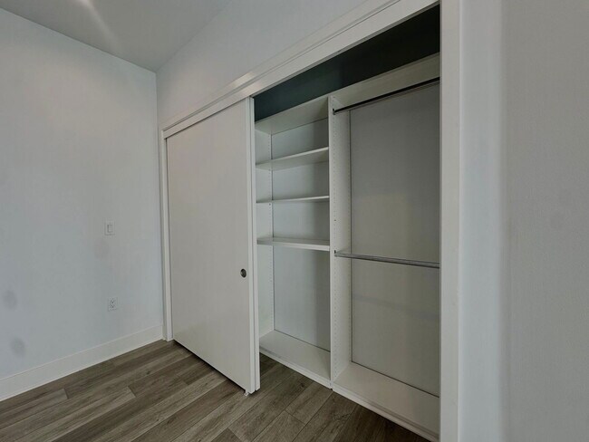 Building Photo - 5953 Saturn St