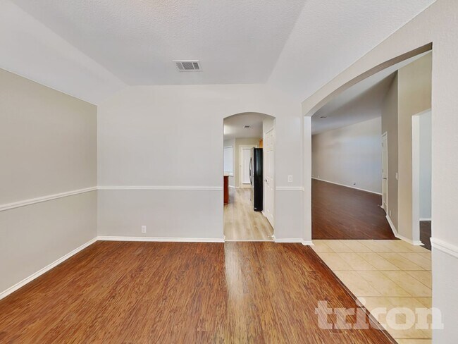 Building Photo - 317 Welch Dr