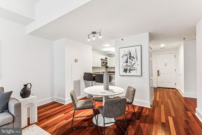 Building Photo - 1500 Chestnut St