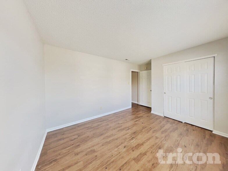 Building Photo - 10393 Fairmont Ln