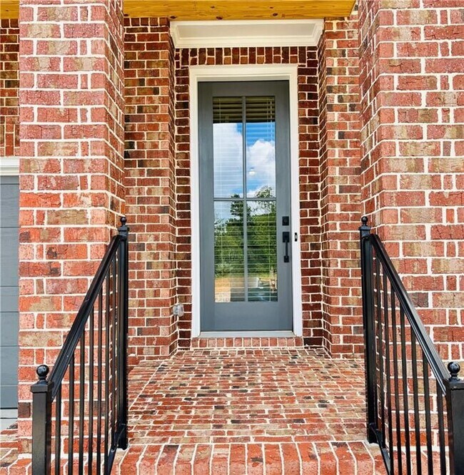 Building Photo - 657 SUMMIT HILL Way