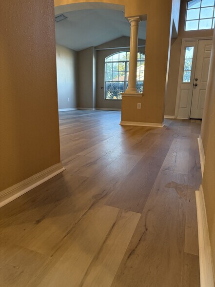 Spacious entry with LR in front - 24220 Denali Ct