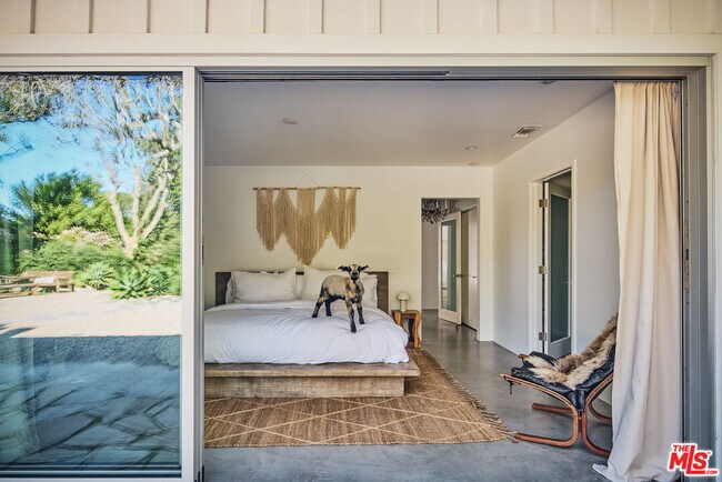 Building Photo - 6715 Fernhill Dr