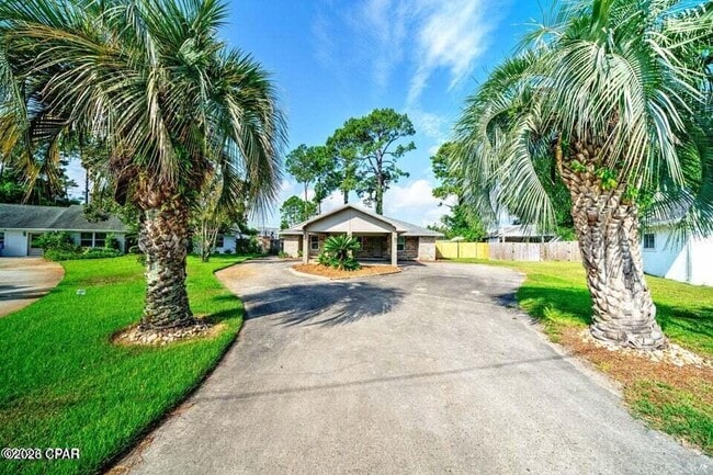 Building Photo - 350 Greenwood Cir