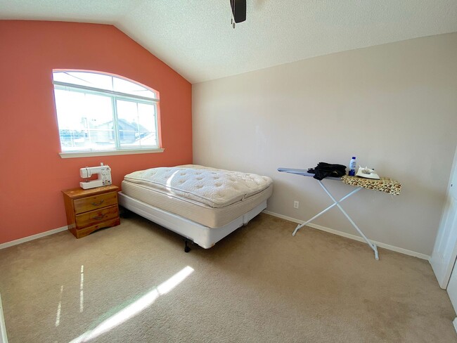 Building Photo - Northeast/Sandstone Ranch El Paso 3 Bed Re...