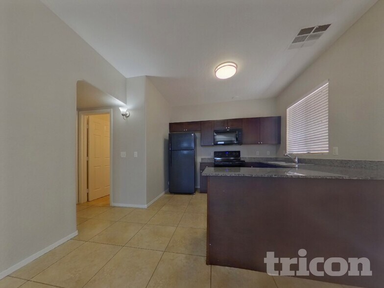 Building Photo - 7413 S 40th Ln