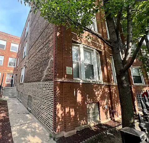 Building Photo - 2048 N California Ave