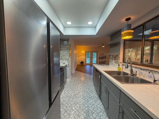 Building Photo - Pet Friendly 3BR/2BA House in Desirable Turkey Creek