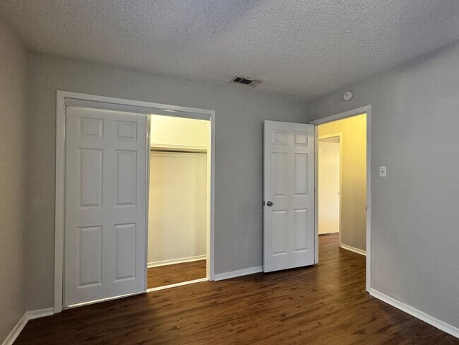 Building Photo - 405 Cypress Cir